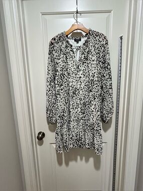 GIGI O USA women’s size M Black & White dotted print Tie-Neck Midi Dress